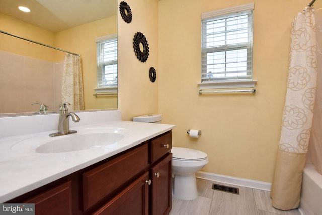 913 LONGWOOD AVE, Cherry Hill, NJ 08002