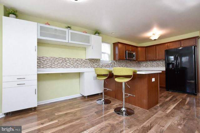 913 LONGWOOD AVE, Cherry Hill, NJ 08002