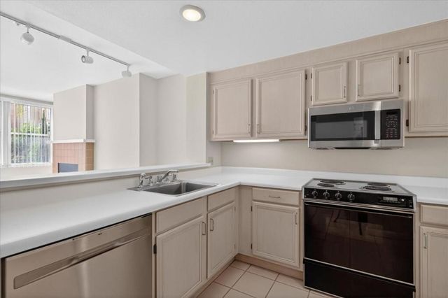 550 Ortega Avenue A203, Mountain View, CA 94040