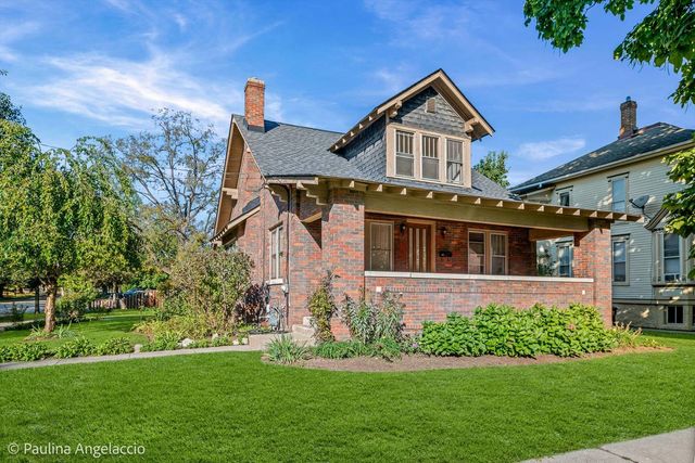 418 S Hough Street, Barrington, IL 60010