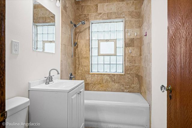 418 S Hough Street, Barrington, IL 60010