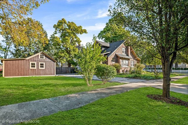 418 S Hough Street, Barrington, IL 60010
