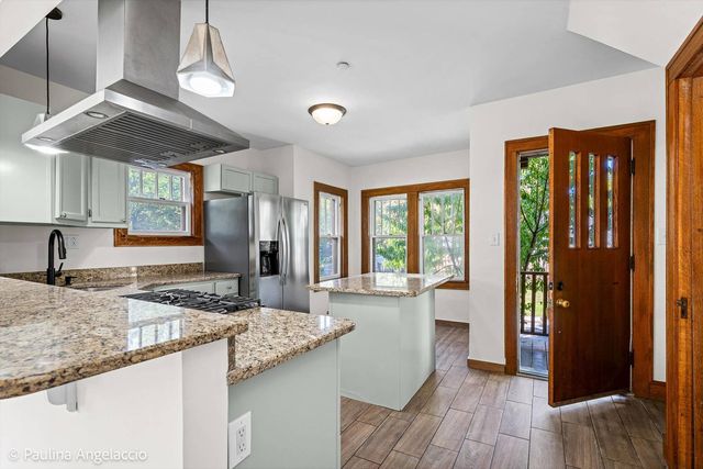 418 S Hough Street, Barrington, IL 60010
