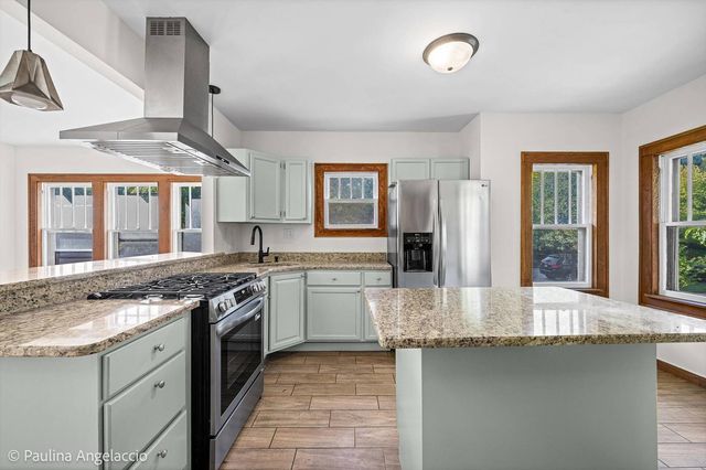 418 S Hough Street, Barrington, IL 60010