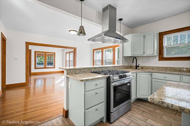 418 S Hough Street, Barrington, IL 60010