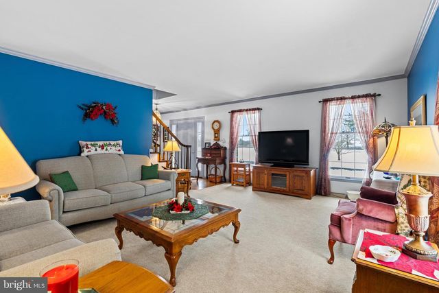 118 MIDDLE CREEK RD, Gilbertsville, PA 19525