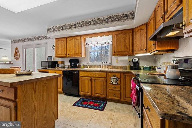 118 MIDDLE CREEK RD, Gilbertsville, PA 19525