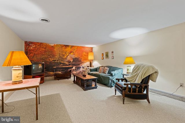 118 MIDDLE CREEK RD, Gilbertsville, PA 19525