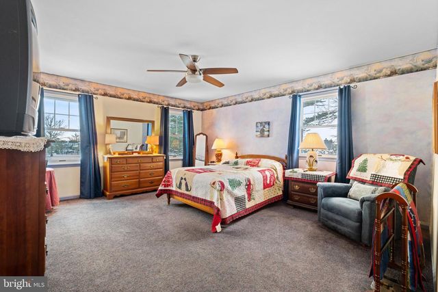 118 MIDDLE CREEK RD, Gilbertsville, PA 19525