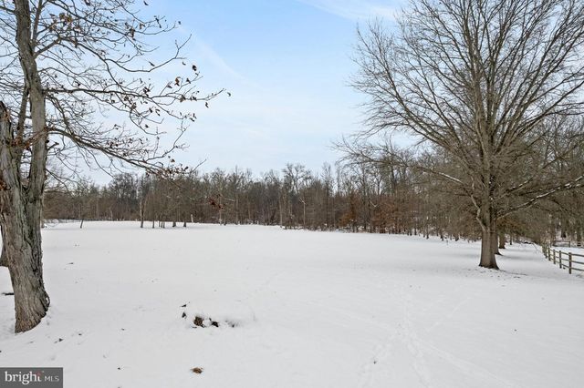 118 MIDDLE CREEK RD, Gilbertsville, PA 19525