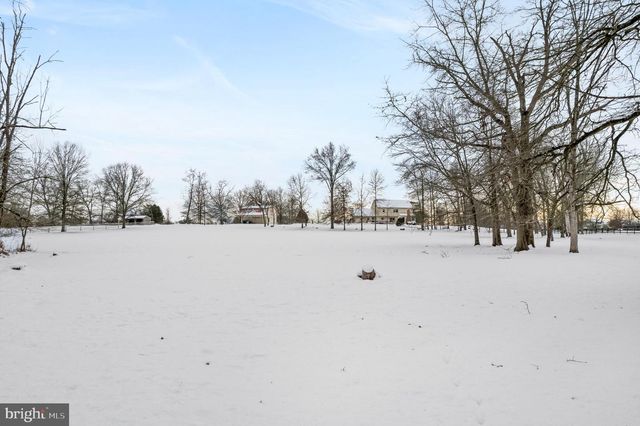 118 MIDDLE CREEK RD, Gilbertsville, PA 19525