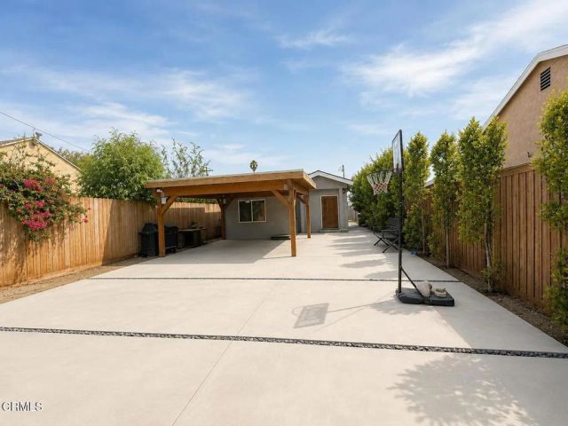 11000 Penrose Street, Los Angeles, CA 91352
