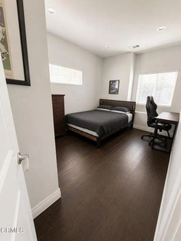 11000 Penrose Street, Los Angeles, CA 91352