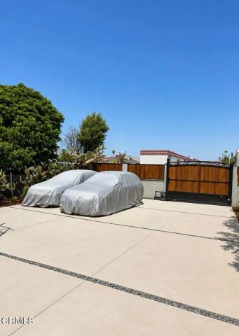 11000 Penrose Street, Los Angeles, CA 91352