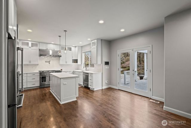 25424 NE 39th Way, Redmond, WA 98053