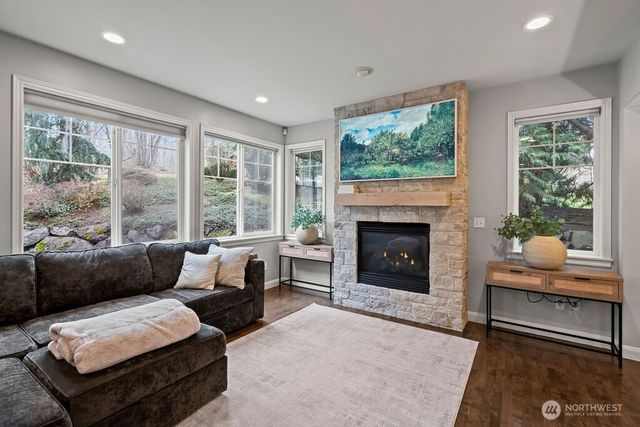 25424 NE 39th Way, Redmond, WA 98053