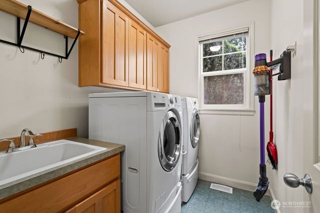 25424 NE 39th Way, Redmond, WA 98053