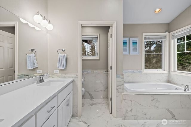 25424 NE 39th Way, Redmond, WA 98053