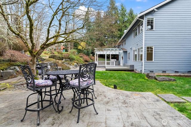 25424 NE 39th Way, Redmond, WA 98053