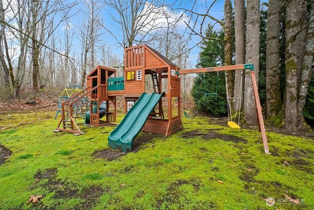 25424 NE 39th Way, Redmond, WA 98053