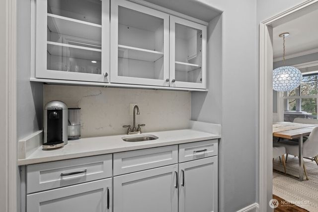 25424 NE 39th Way, Redmond, WA 98053