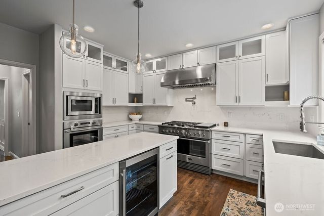 25424 NE 39th Way, Redmond, WA 98053