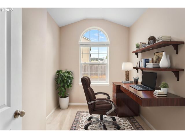 9019 N DOGWOOD St, Camas, WA 98607