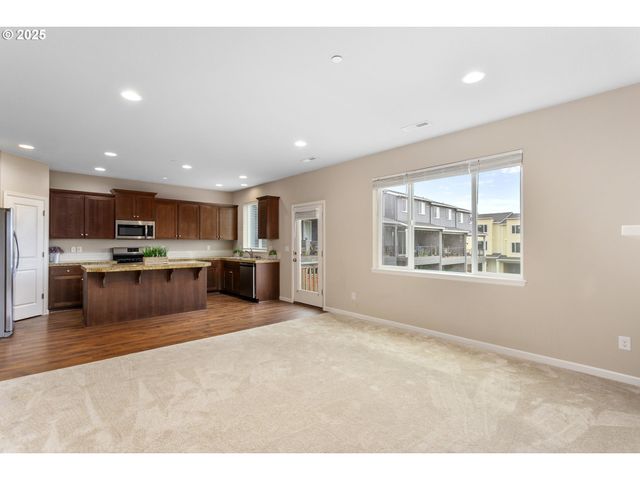 9019 N DOGWOOD St, Camas, WA 98607