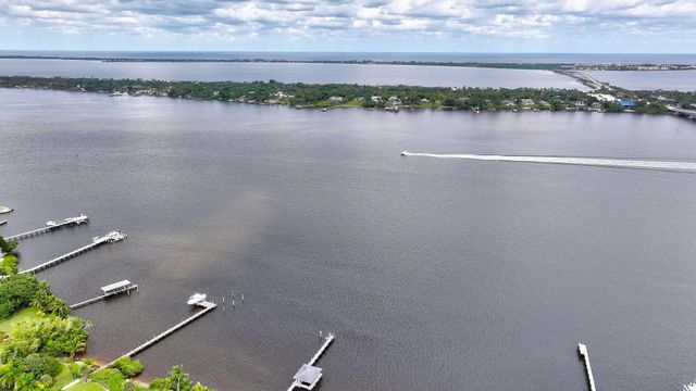 2929 SE Ocean Boulevard 117-7, Stuart, FL 34996