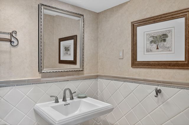 W 258 Seaview Circle, Duck Key, FL 33050