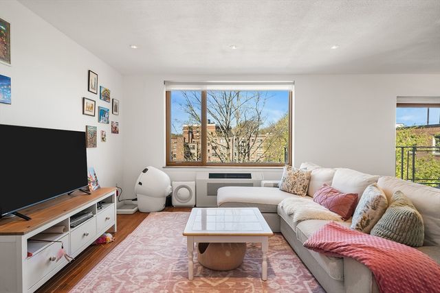 216 St Paul 502, Brookline, MA 02446