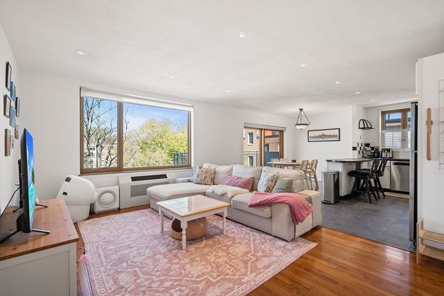 216 St Paul 502, Brookline, MA 02446