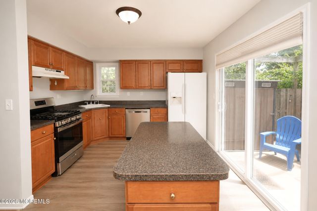 44 Alameda Court, Eatontown, NJ 07724