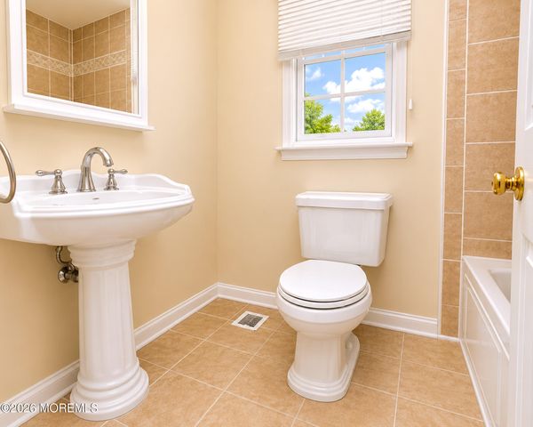 44 Alameda Court, Eatontown, NJ 07724