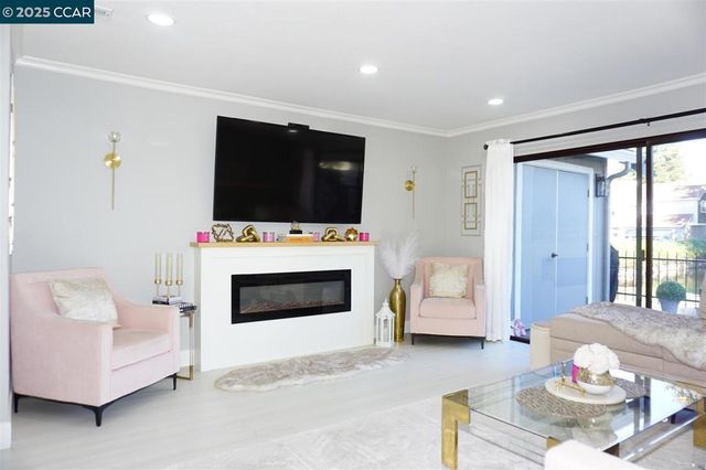 17106 Creekside Cir, Morgan Hill, CA 95037