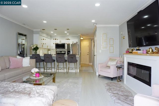 17106 Creekside Cir, Morgan Hill, CA 95037