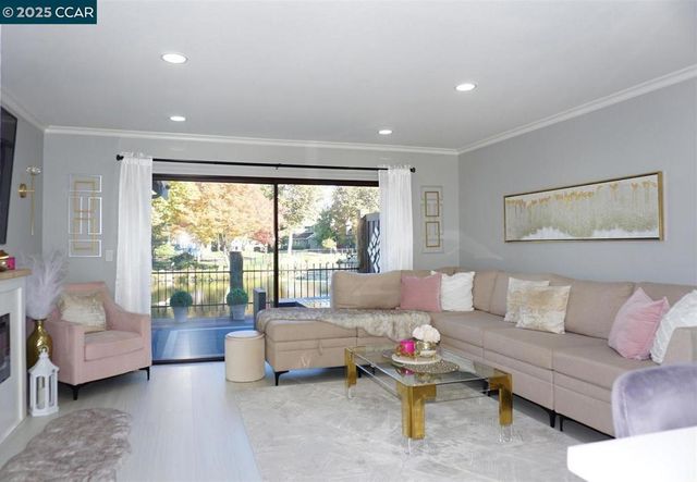 17106 Creekside Cir, Morgan Hill, CA 95037