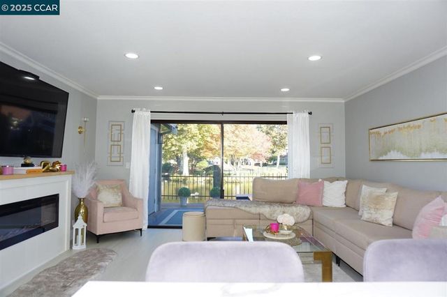 17106 Creekside Cir, Morgan Hill, CA 95037