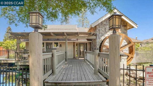 17106 Creekside Cir, Morgan Hill, CA 95037