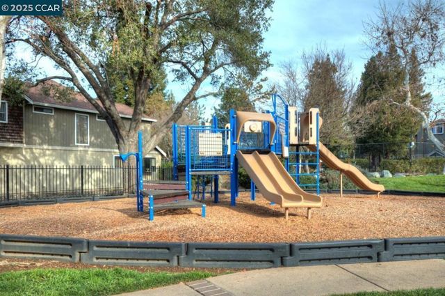 17106 Creekside Cir, Morgan Hill, CA 95037