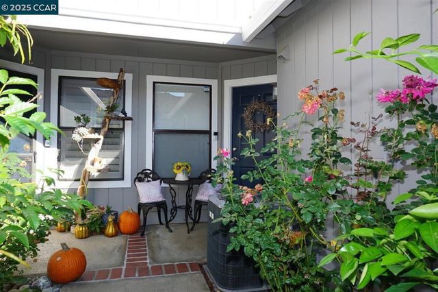 17106 Creekside Cir, Morgan Hill, CA 95037