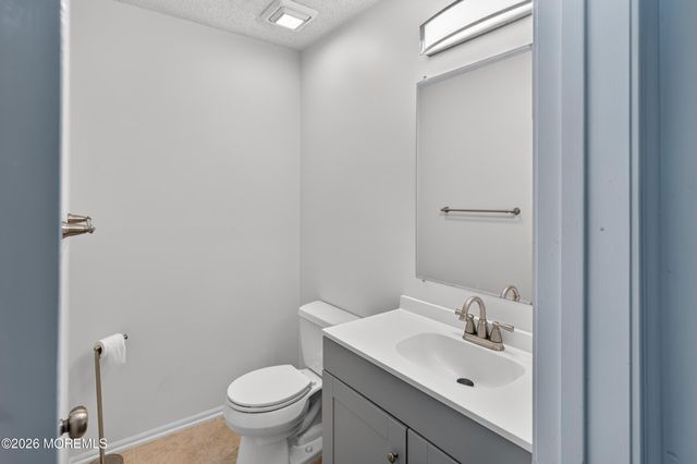 92 Des Moines Court, Tinton Falls, NJ 07712