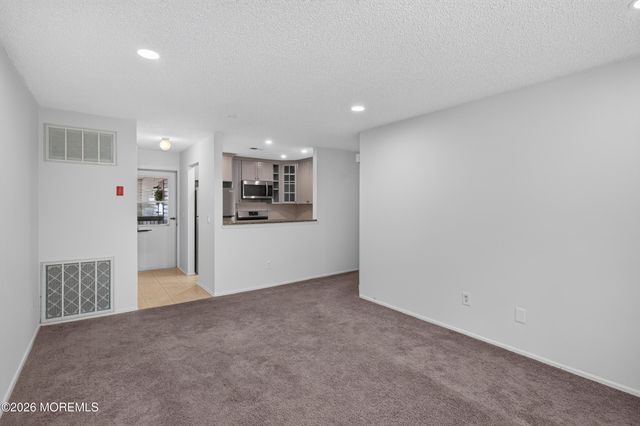 92 Des Moines Court, Tinton Falls, NJ 07712