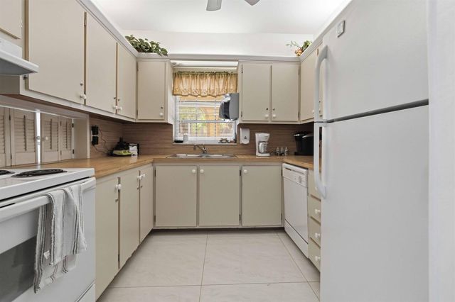 259 S Cypress Road 506, Pompano Beach, FL 33060