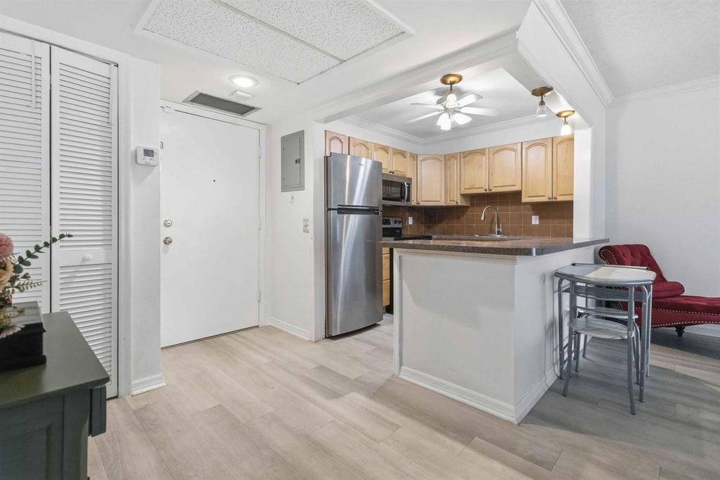 259 S Cypress Road 506, Pompano Beach, FL 33060