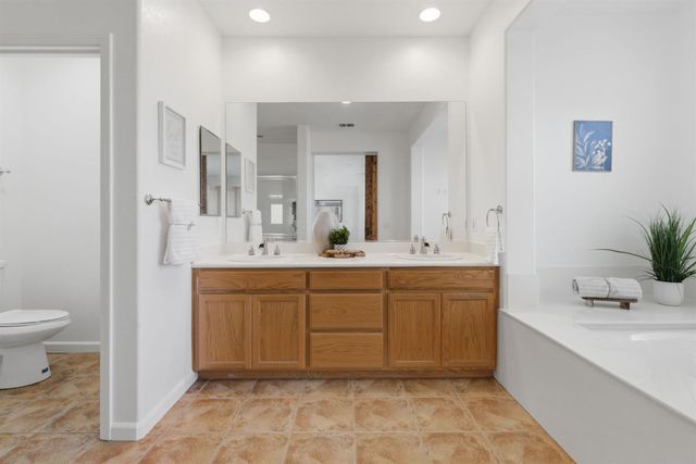 2944 Lyon Ct, Tracy, CA 95377