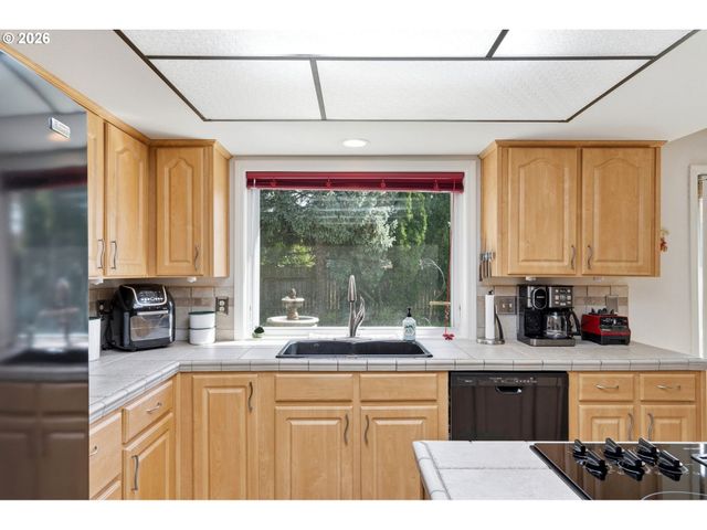 2211 Se PARK CREST Ave, Vancouver, WA 98683