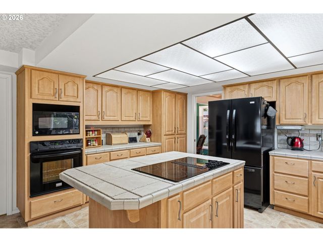 2211 Se PARK CREST Ave, Vancouver, WA 98683