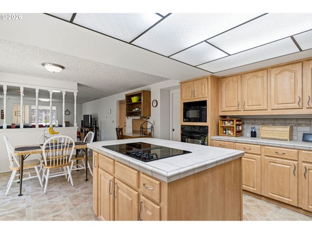 2211 Se PARK CREST Ave, Vancouver, WA 98683