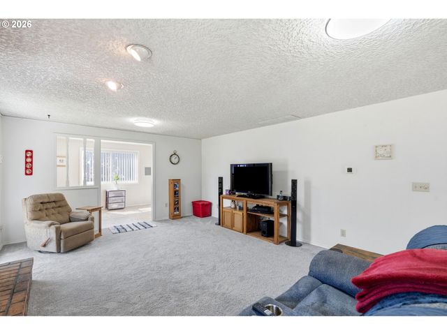 2211 Se PARK CREST Ave, Vancouver, WA 98683